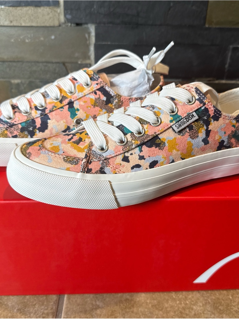 Swing Dish Spikeless Traveler Coated Canvas Flutter Print Shoes Women’s US 6.5